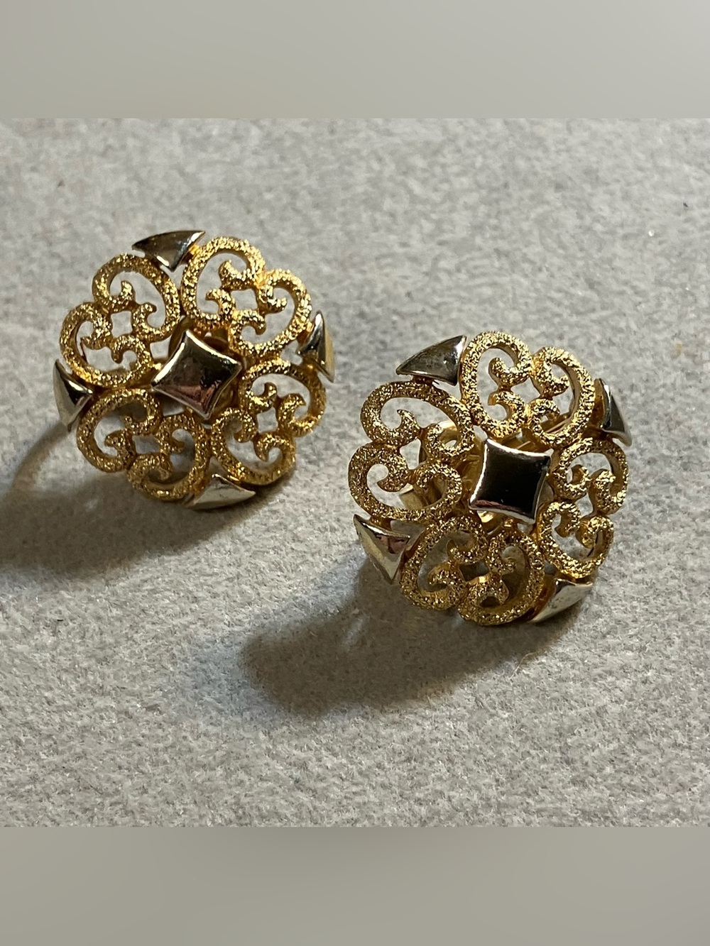 Vintage 1971 Avon Precious Pretenders Gold-tone Filigree Clip-on Earrings